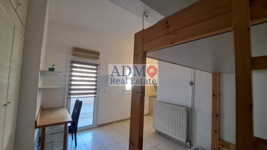Ενοικιάζεται - Studio-γκαρσονιέρα ρετιρέ Τρία Πεύκα