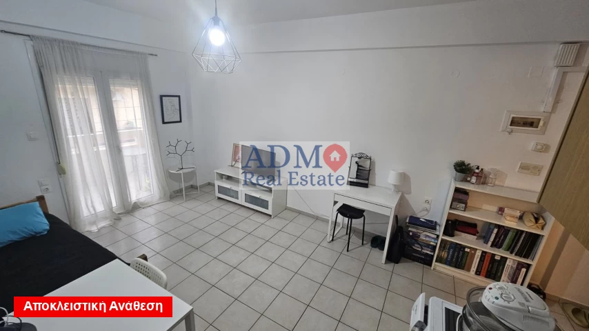 Ενοικιάζεται - Μονόχωρη γκαρσονιέρα κοντά στο Κέντρο της Πολης