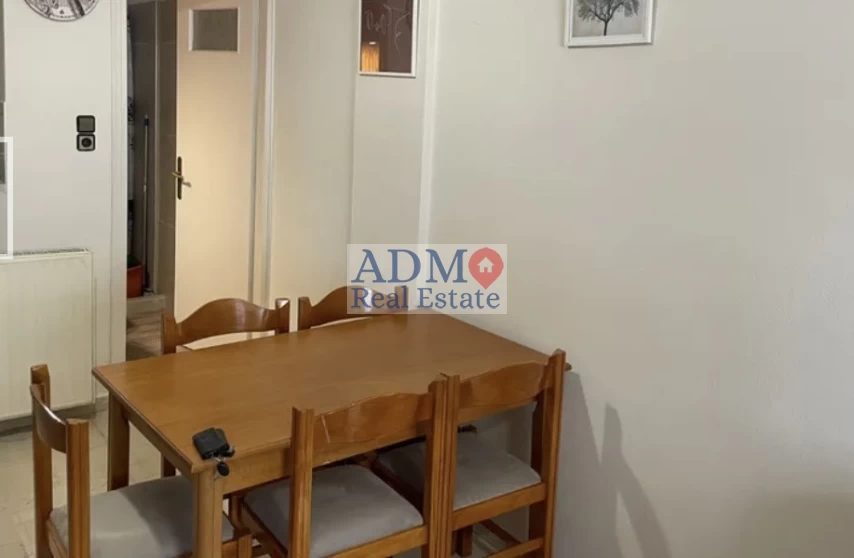 Ενοικιάζεται - Δίχωρη γκαρσονιέρα πλήρως εξοπλισμένη στα Τρία Πεύκα