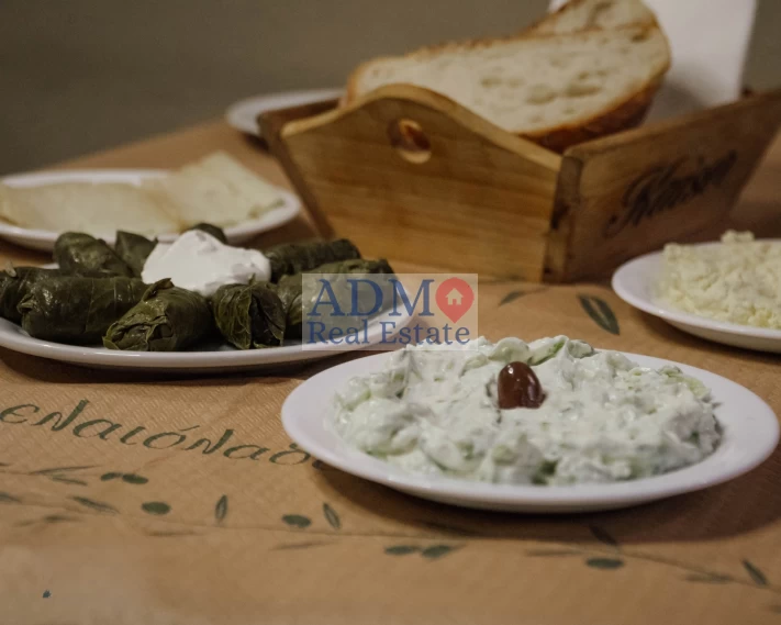 Πωλείται - Καφενείο – Μεζεδοπωλείο με σταθερή πελατεία χειμώνα – καλοκαίρι.