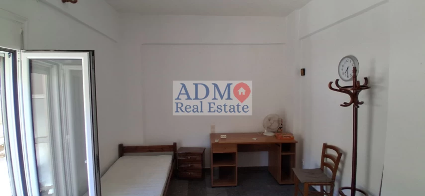 Γκαρσονιέρα πλήρως εξοπλισμένη Εσταυρωμένος