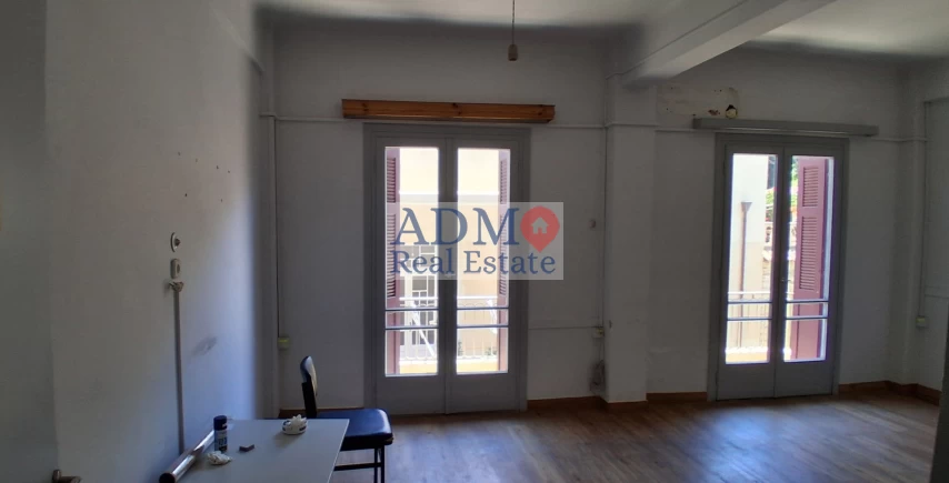 Ενοικιάζεται - Μεγάλος επαγγελματικός χώρος Κέντρο