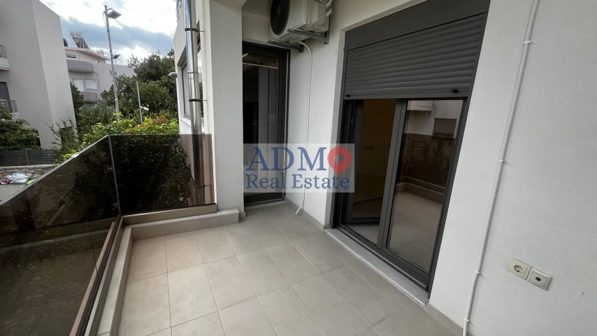 Ενοικιάζεται - Ανακαινισμένο Τριάρι ημιηλεκτρικά εξοπλισμένο Μεσαμπελιές