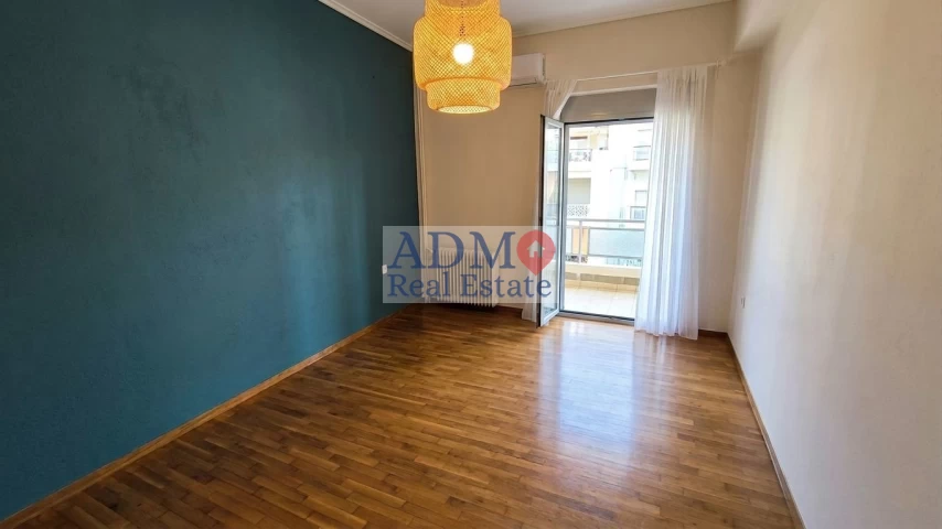 Πωλείται - Γωνιακό Τριάρι διαμέρισμα Τρία Πεύκα - Excellent Corner Two-Bedroom Apartment for Sale in Tria Pefka