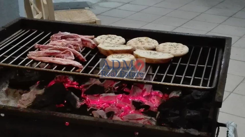 Πωλείται - Καφενείο – Μεζεδοπωλείο με σταθερή πελατεία χειμώνα – καλοκαίρι.