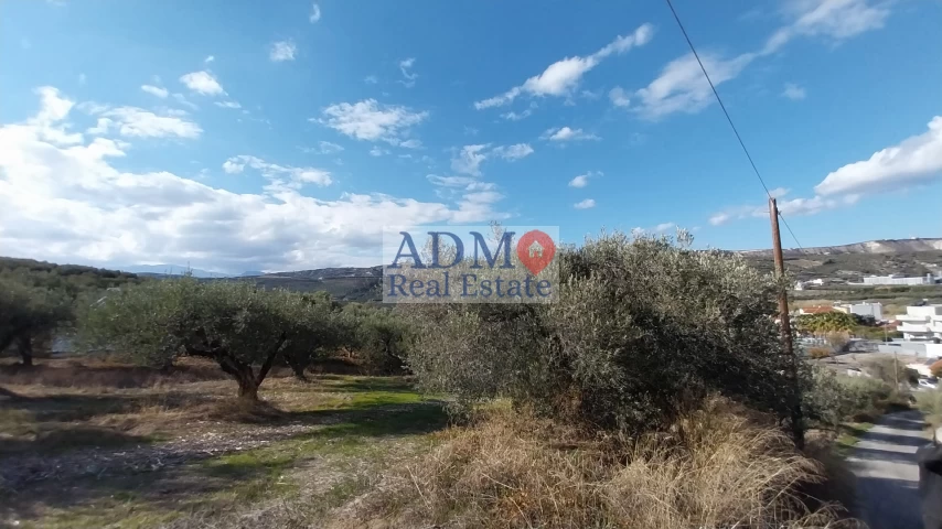 Οικόπεδο για πολλές χρήσεις Μαλάδες