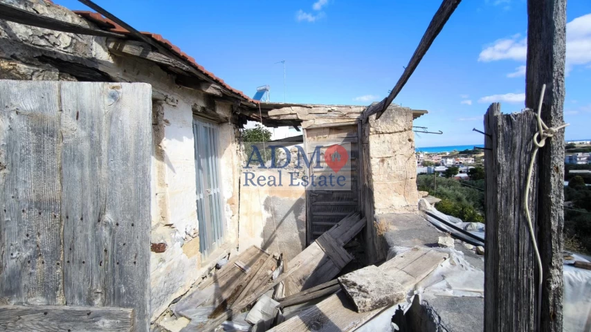 Πωλείται - Παλαιά μονοκατοικία στις Γούρνες - Old Stone Built Detached House